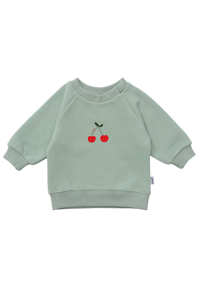 Frontansicht des Sweatshirts in schilf mit Kirschen Print auf der Vorderseite.