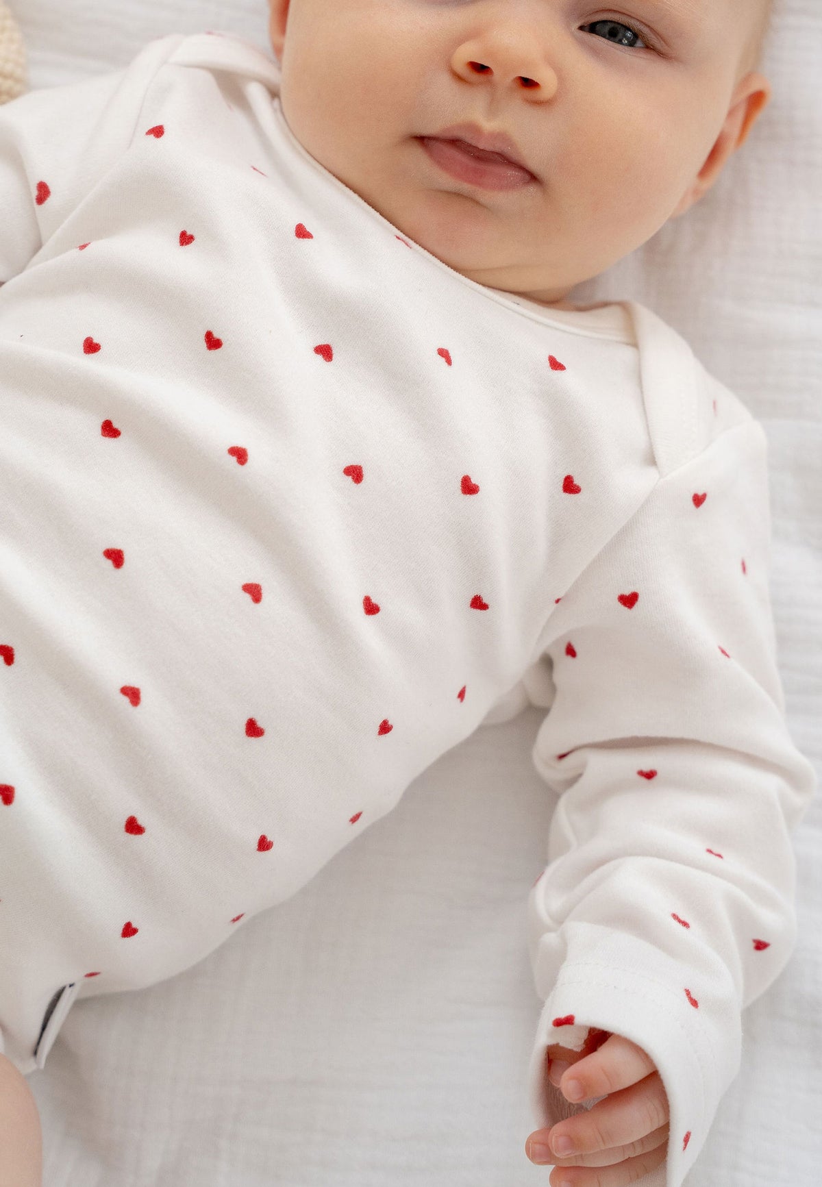 2-teiliges Baby-Schlafset mit Herzchenprint in Weiß & Rot