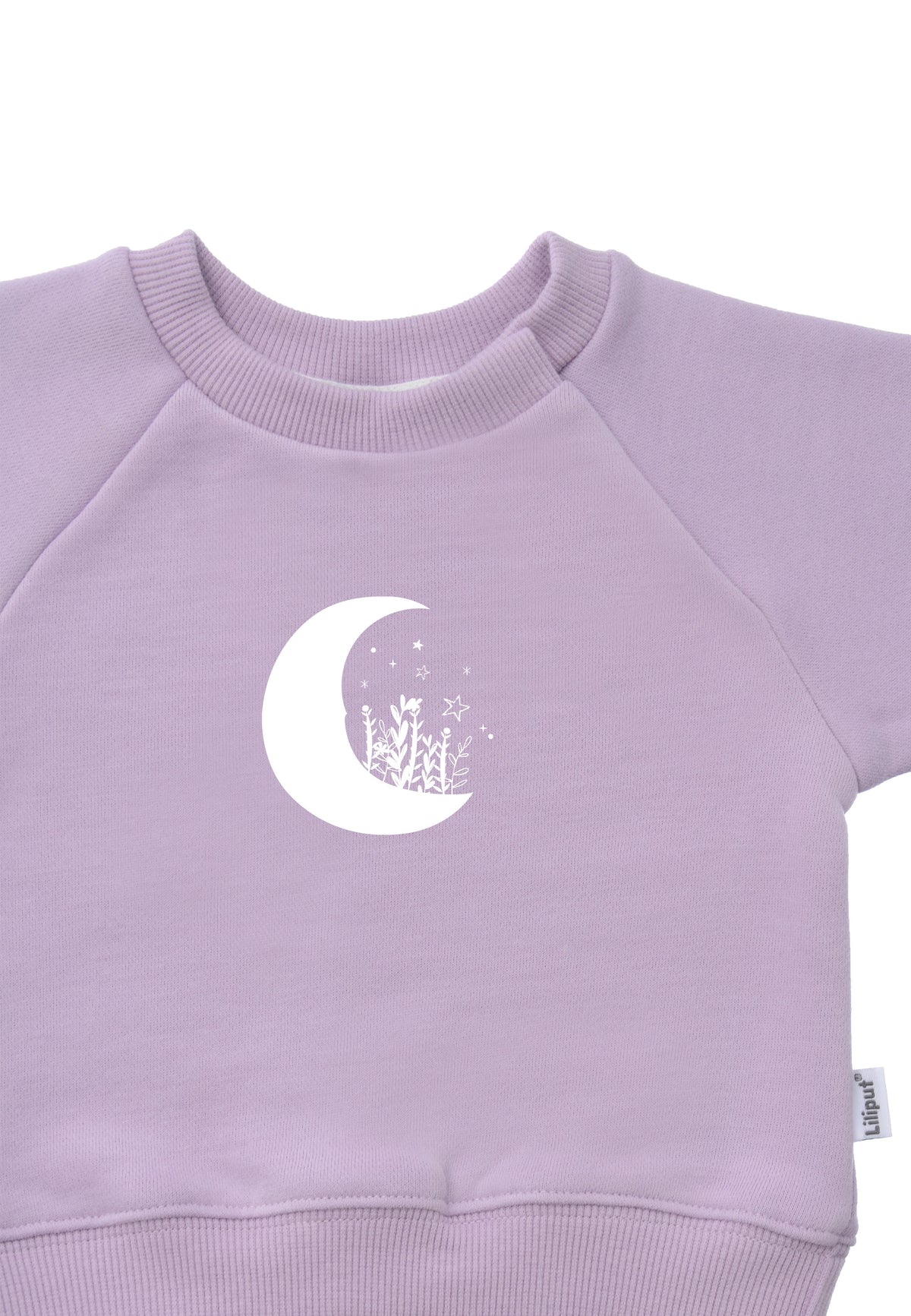 Detailansicht des flieder farbenden Sweatshirts.