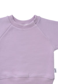 Detailview des niedlichen Pullovers aus Sweatmaterial.