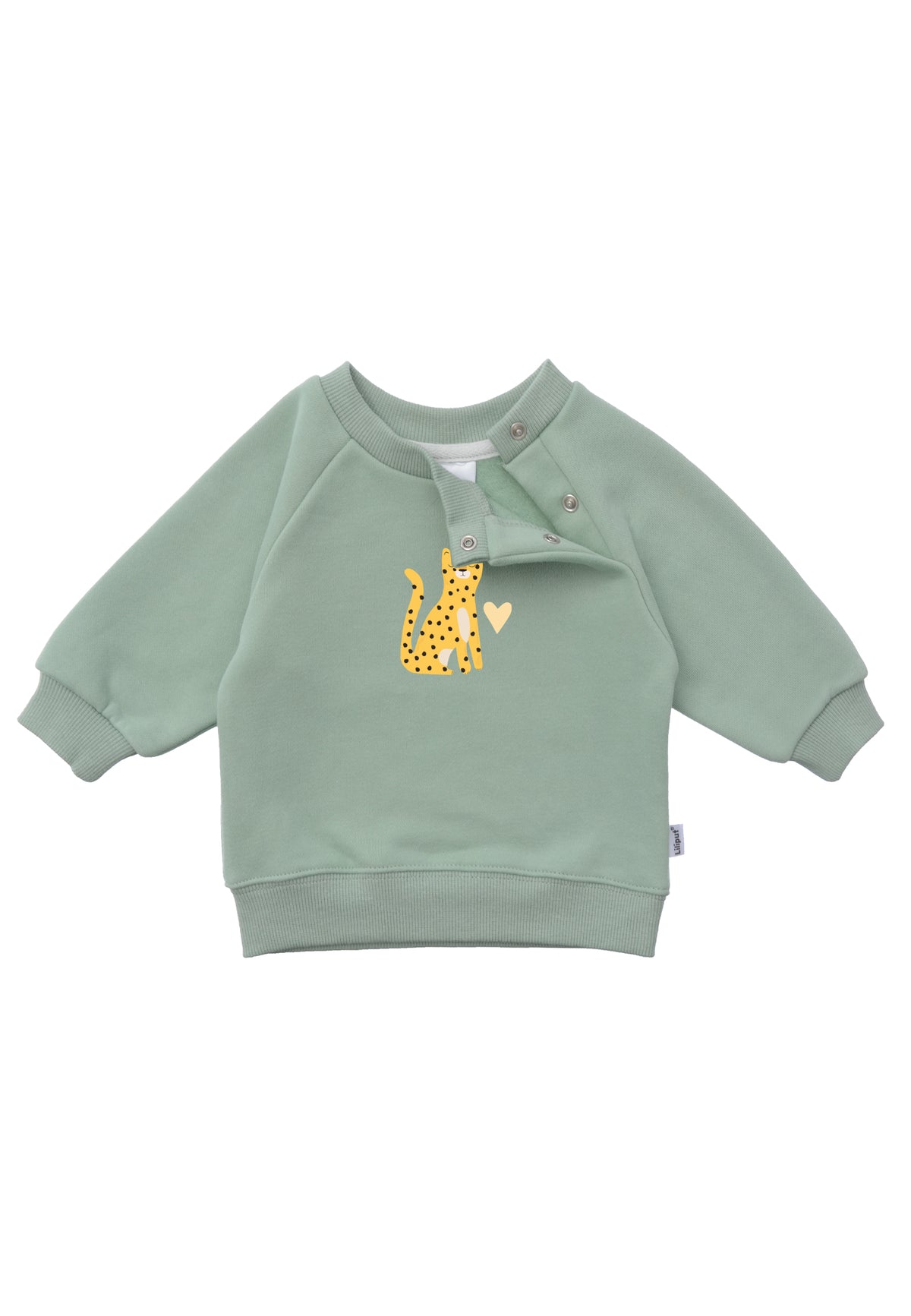 Detailansicht des schilfgrünen Sweatshirts mit praktischen Druckknöpfen.