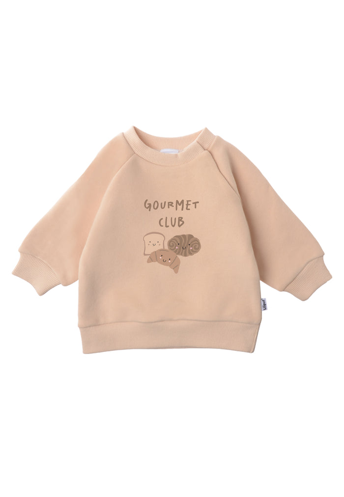 Sweatshirt in beige mit Print "Gourmet Club" auf der Vorderseite.