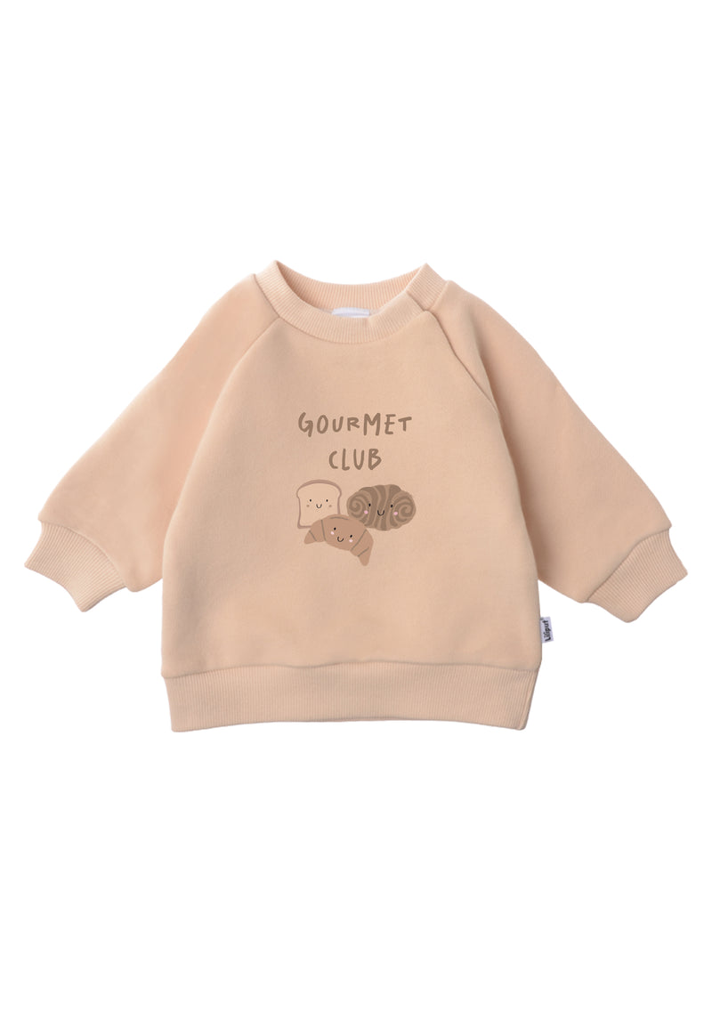Sweatshirt in beige mit Print "Gourmet Club" auf der Vorderseite.