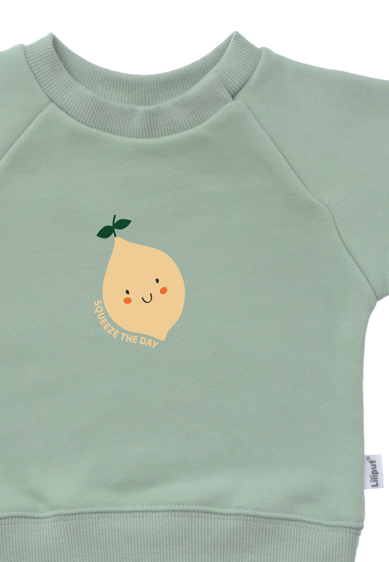 Detailansicht des Sweatshirts mit Zitronen Print.
