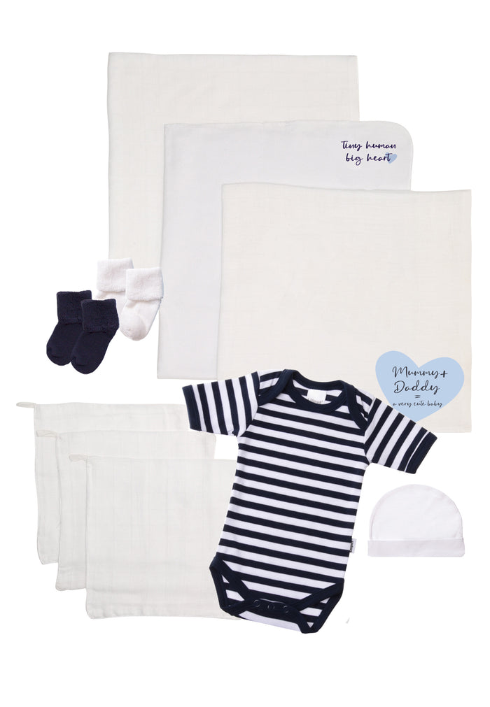 10 tlg. Starterset mit Body, 2 Paar Socken, Musselintüchern und Waschlappen, Mütze und praktischem Moltontuch in weicher Qualität.