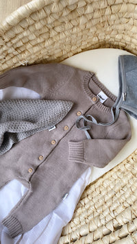 Strickoverall mit Holzknöpfen in taupe