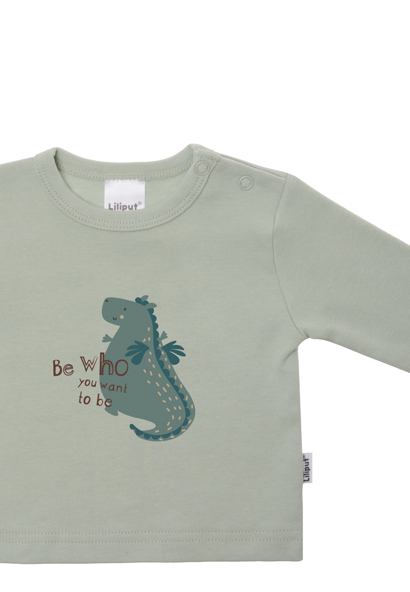 Detailansicht des Drachenprints, platziert in der Mitte des Langarmshirts in schilf.