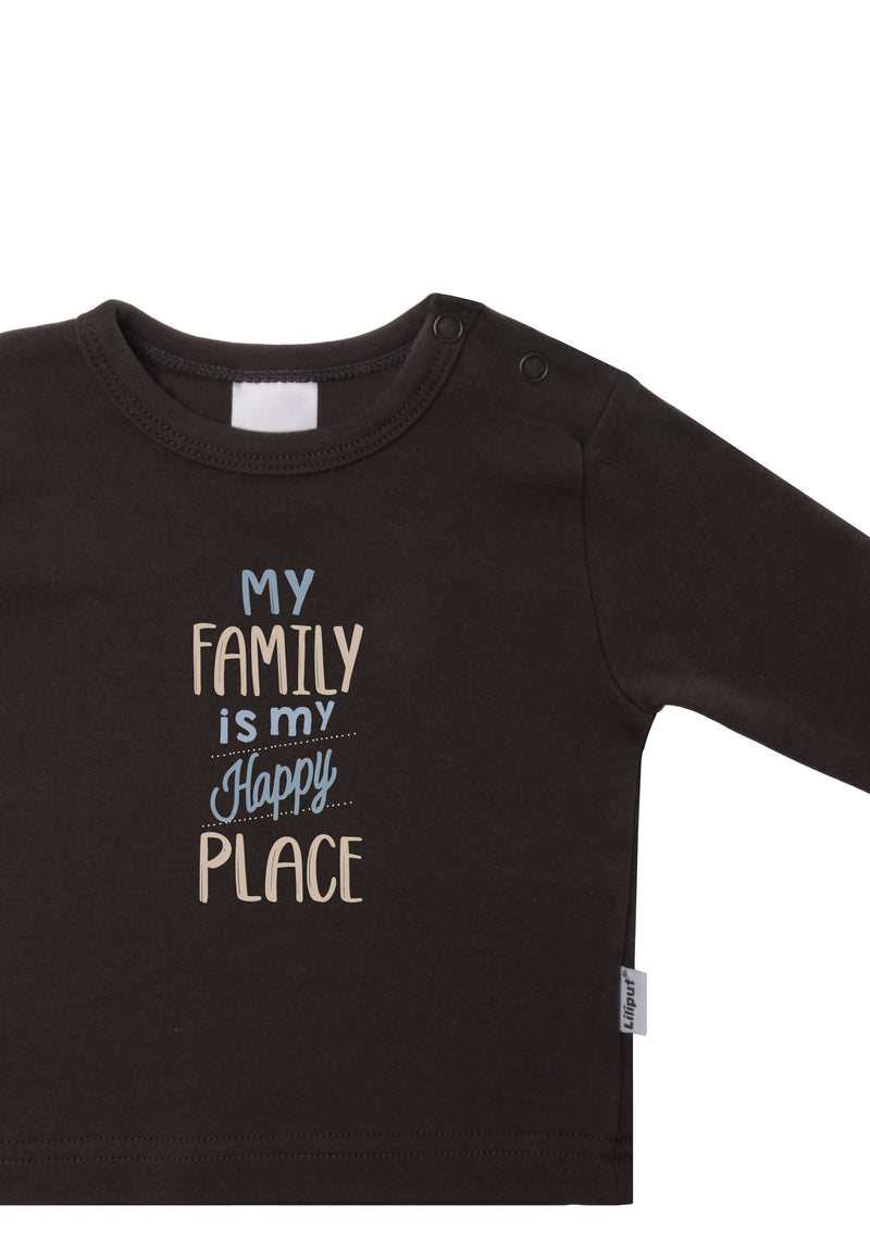 Detailansicht des Langarmshirts in anthrazit mit Wording Print.