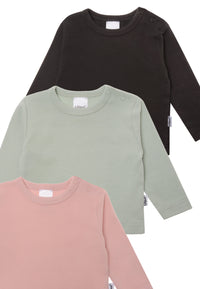 Detailansicht der 3 Langarmshirts aus hochwertiger Baumwollqualität.