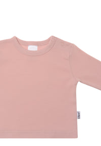 Detailansicht des schlichten Langarmshirts in rose