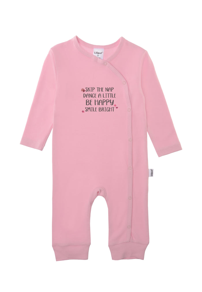 Rosa Overall aus Bio Baumwolle mit Wording als Frontprint.