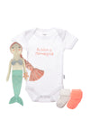 Babyset mit Amineckbody und Kuscheltier Meerjungfrau und passenden Socken in weiß und orange.