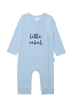 Overall mit schräger Druckknopfleiste in hellblau mit Print "little rebel" aus Bio Baumwolle.