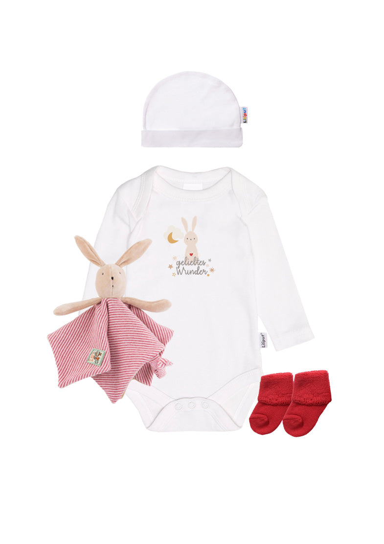 4-teiliges Babyset bestehend aus Umschlagmütze in weiß, Langarmbody Amineck in weiß mit Print "geliebtes Wunder", einem Schnuffeltuch Hasen von Moulin Roty und einem Pack roten Babysöckchen.