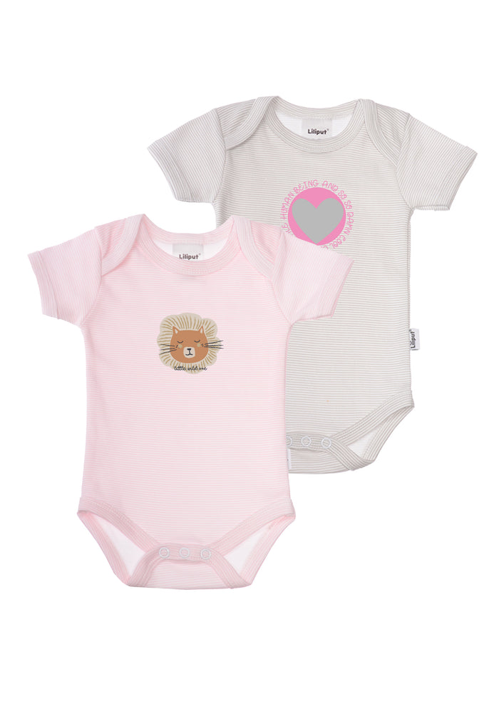 Doppelpack Amineckbodies in grau und rosa gestreift mit fröhlichen Frontprints "Löwe" und Herzpatch.