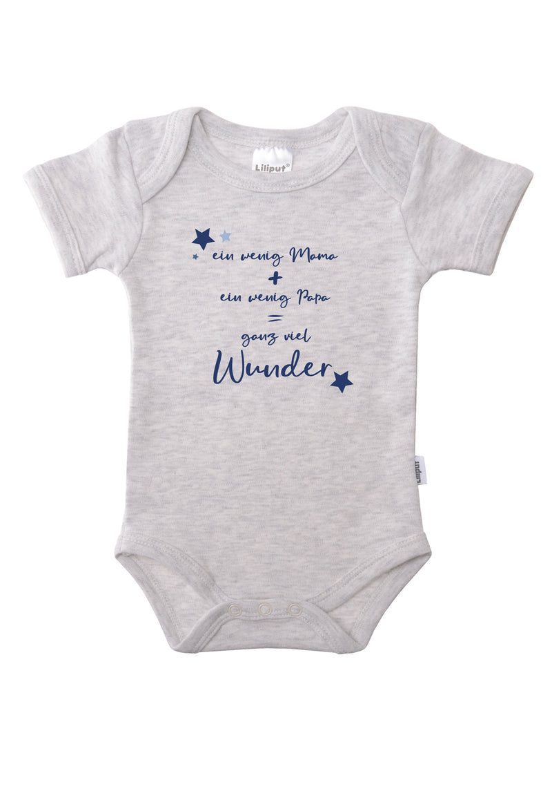 Kurzarmbody in grau melange mit niedlichem Frontprint "ein wenig Mama + ein wenig Papa = ganz viel Wunder".