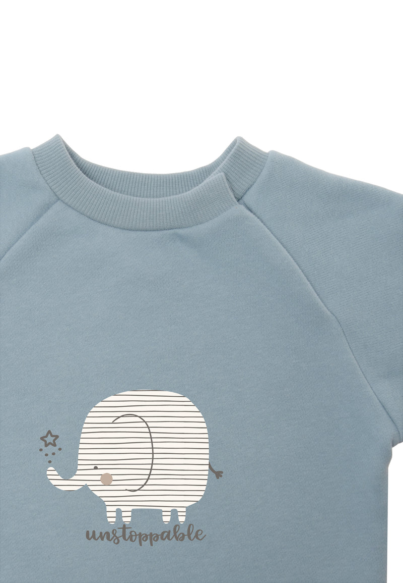Detailaufnahme des Sweatshirts mit Print.
