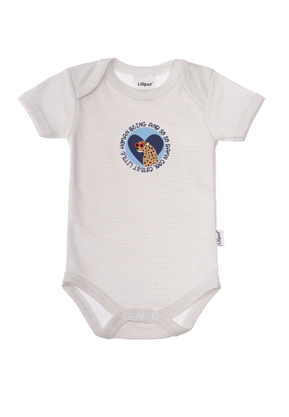Kurzarmbody mit grauen Streifen und niedlichem Leoprint als Patch.