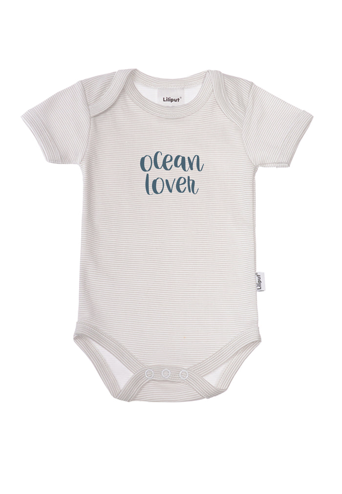 Grau gestreifter Kurzarmbody mit Print "ocean lover"