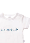 Detailfoto Shirtbody Ausschnitt mit 2 Druckknöpfen auf der Schulter und dem Aufdruck Wunschkind