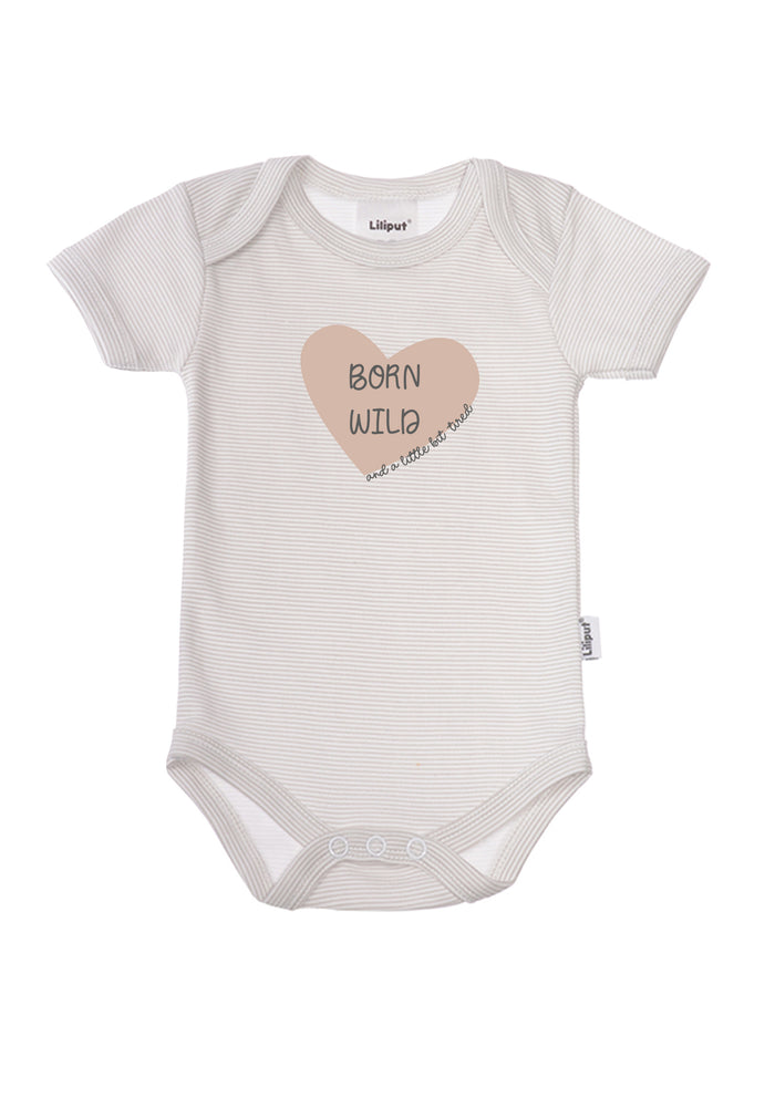Amineckbody mit kurzem Arm in grau gestreift und niedlichem Print "born wild and a little bit tired".