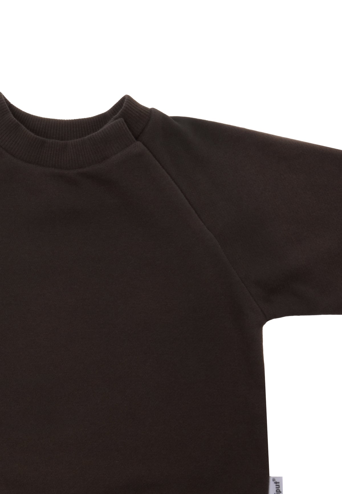 Detailaufnahme Halsausschnitt Baby Sweatshirt in braun