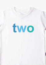 Kinder-T-Shirt aus Bio-Baumwolle in weiß mit "two" in blau