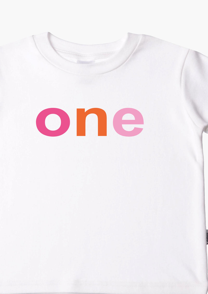 Kinder-T-Shirt aus Bio-Baumwolle in weiß mit "one" in bunt