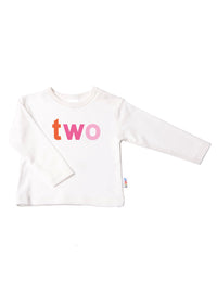 Kinder-Langarmshirt in ecru mit "two" in bunt