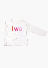 Kinder-Langarmshirt in ecru mit "two" in bunt
