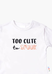 Langarmshirt in ecru mit too cute to spook
