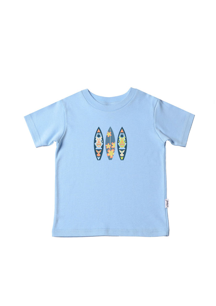 Kinder-T-Shirt aus Bio-Baumwolle in hellblau mit Surfboards