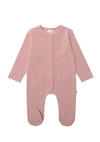 Babyoverall in Rippenoptik mit aufgesetzten Taschen in rosè