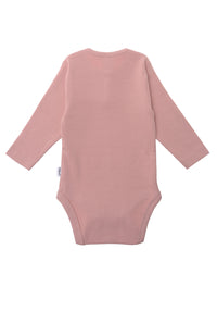 Rückseite Baby Body in Rippoptik in der Farbe rosè 