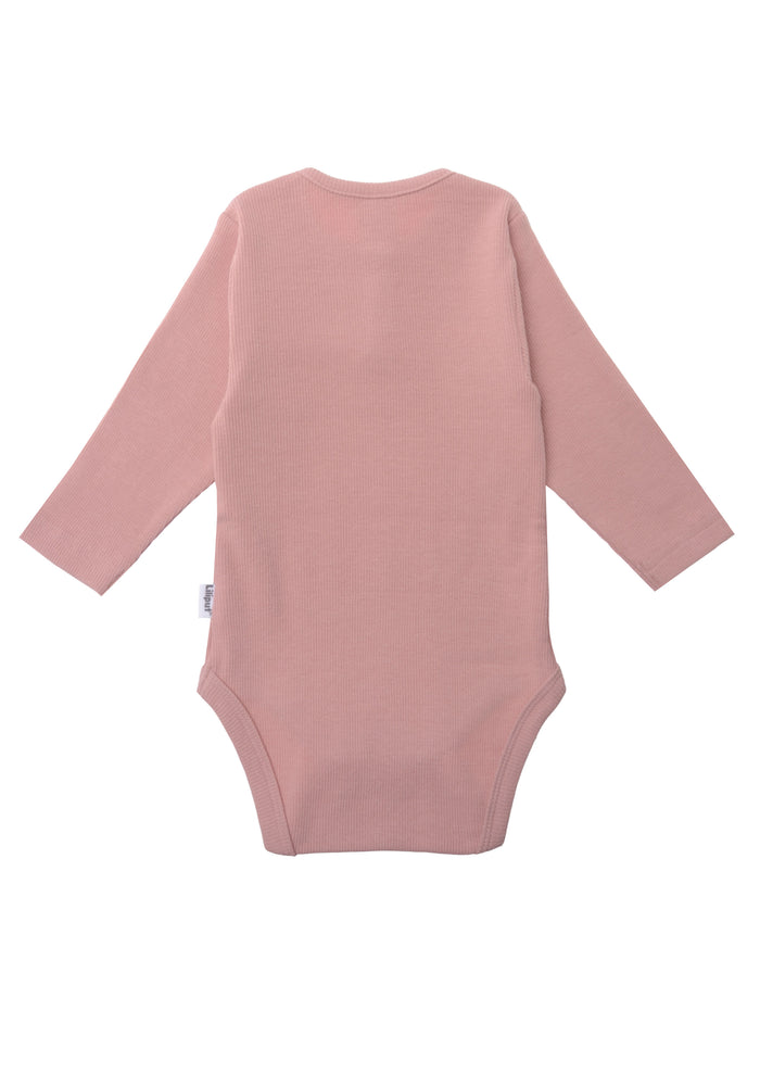 Rückseite Baby Body in Rippoptik in der Farbe rosè 