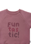 Detailaufnahme Sweatshirt in rosè mit niedlichem Print "funtastic!" in rosè Farbtönen.