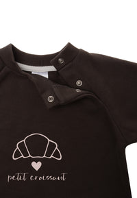 Detailaufnahme petit croissant Aufdruck.