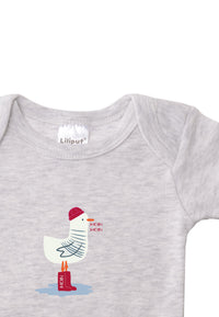 Detailaufnahme des grauen Amineckbodies mit kurzem Arm.