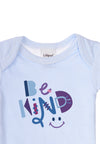 Kurzarmbody in hellblau-weiß gestreift mit Print "be kind".