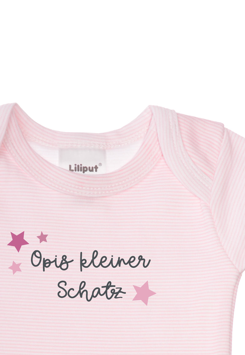 Detailaufnahme des rosa gestreiften Kurzarmbodies und Wording "Opis kleiner Schatz".