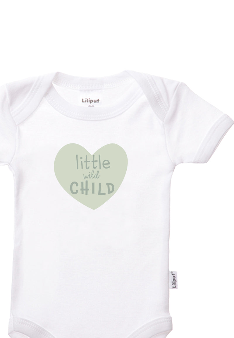 Kurzarmbody in weiß mit Print "little wild child".