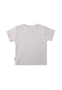 Rückseite des grauen T-Shirts.