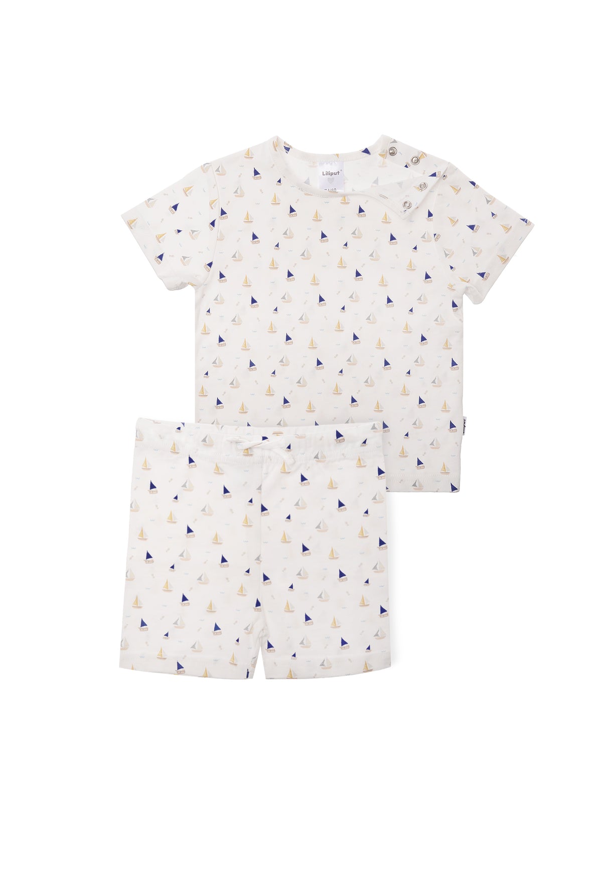 Sommerliche Kombi bestehend aus Tshirt und Shorts mit sommerlichem Boot Print.