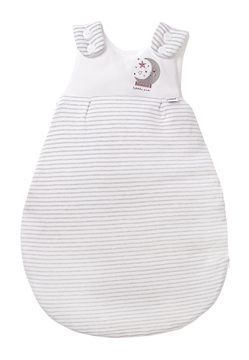 Schlafsack für Babys in unterschiedlichen Längen mit Knöpfen und Reißverschluss an der Seite. Design:  graue Streifen mit Mond Stickerei.
